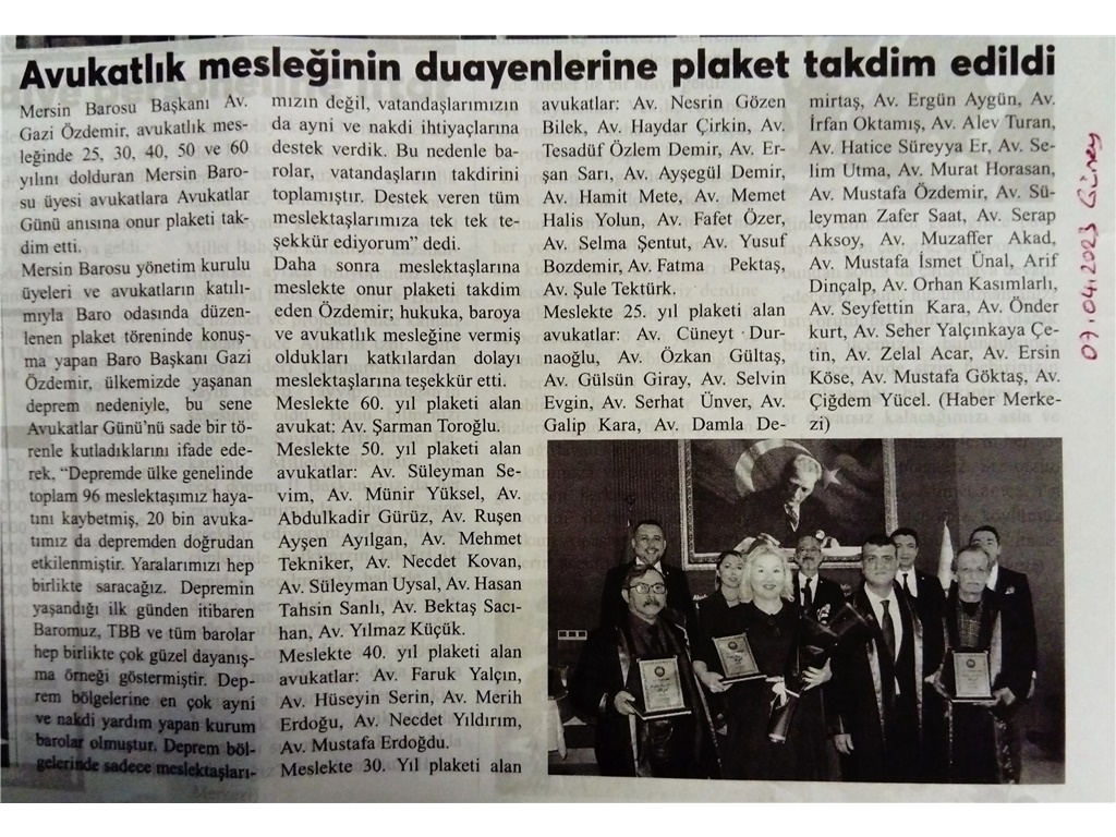 Duayen avukatlara plaket takdim edildi