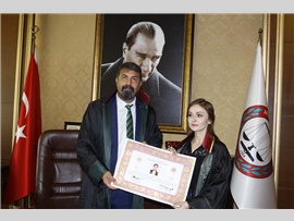 “DURUŞMA SALONLARINDA ŞİDDET GÖRDÜĞÜMÜZÜ, TUTUKLANDIĞIMIZI TARİHE NOT DÜŞÜYORUZ”