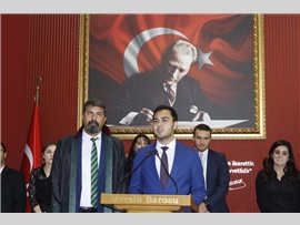 “DURUŞMA SALONLARINDA ŞİDDET GÖRDÜĞÜMÜZÜ, TUTUKLANDIĞIMIZI TARİHE NOT DÜŞÜYORUZ”