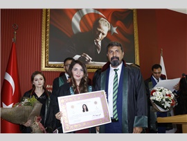 “DURUŞMA SALONLARINDA ŞİDDET GÖRDÜĞÜMÜZÜ, TUTUKLANDIĞIMIZI TARİHE NOT DÜŞÜYORUZ”