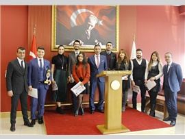 MERSİN BAROSU KADIN VE ERKEK VOLEYBOL TAKIMLARI’NDA KUPA SEVİNCİ