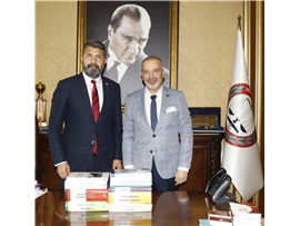 TOROS ÜNİVERSİTESİ KÜTÜPHANEMİZE KİTAP HEDİYE ETTİ