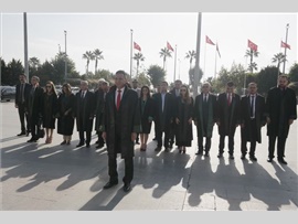 Baro Başkanımız Av. Ali ER ile Tüm Yönetim, Cumhuriyet Meydanında Atatürk Anıtını ziyaret ettiler.