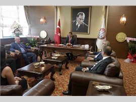 Toros Üniversitesi Rektörü Sayın; Prof.Dr.Yüksel ÖZDEMİR, Baro Başkanımız Av. Ali ER 'i makamında ziyaret ettiler.