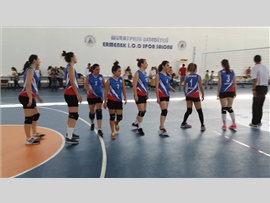 Antalya Barosu tarafından düzenlenen turnuvaya, Mersin Barosu Bayan Voleybol takımı da katılımda bulundu.
