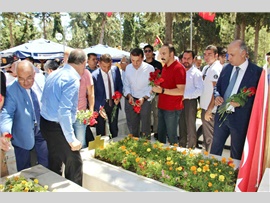 BARO BAŞKANIMIZ AV.ALİ ER, MERSİN VALİLİĞİ “15 TEMMUZ ŞEHİTLERİNİ ANMA, DEMOKRASİ VE MİLLİ BİRLİK GÜNÜ” PROGRAMI KAPSAMINDA ŞEHİTLİK ZİYARETİNDE BULUNDU.