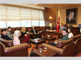 ZİYARET- Tarsus'tan Stajyer Avukatlarımız,Başkanımızı makamında ziyaret ettiler.