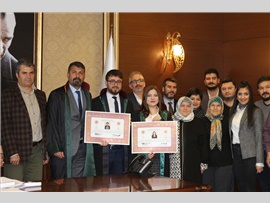İKİ GENÇ AVUKATIMIZ YEMİN EDİP CÜBBE GİYDİ