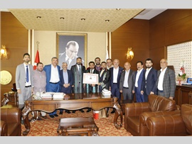 AKP MERSİN İL BAŞKANI CESİM ERCİK YEMİN EDİP AVUKAT OLDU