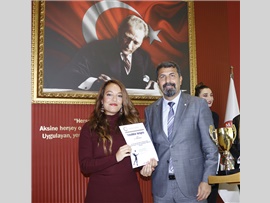 MERSİN BAROSU’NDA KUPA SEVİNCİ