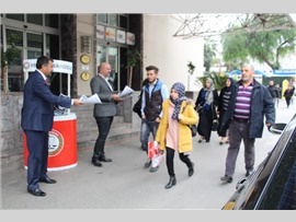 MERSİN BAROSU ‘İNSAN HAKLARI’ STANDI AÇTI