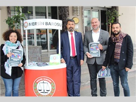 MERSİN BAROSU ‘İNSAN HAKLARI’ STANDI AÇTI