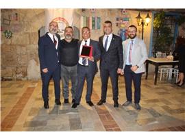 MESLEKTE 25 VE 30 YILINI DOLDURAN MESLEKTAŞLARIMIZA PLAKET EDİLDİ