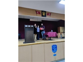 ÖĞRETMENLERE VE ÖĞRENCİLERE İNSAN HAKLARI EĞİTİMİ VERİLDİ