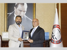 AV. KEREM MURADİ’YE MESLEKTE 25. YIL PLAKETİ VERİLDİ