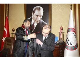 ADALET MÜCADELESİ İÇİN CÜBBE GİYDİLER
