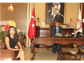 “KİLİT MÜLTECİ GRUPLAR PROJESİ” EĞİTİMİNE KATILAN AVUKATLARIMIZA “HUKUKİ DESTEK REHBERİ” KİTABI