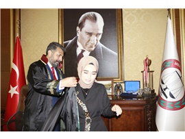 ADALET MÜCADELESİ İÇİN CÜBBE GİYDİLER