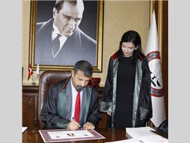 AV. EBRU ÜNLÜBAY YEMİN EDİP CÜBBE GİYEREK MESLEĞE İLK ADIMI ATTI
