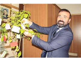 İŞ İNSANI SAİT DERVİŞOĞLU’NDAN BAROMUZUN DİLEK AĞACI PROJESİNE DESTEK