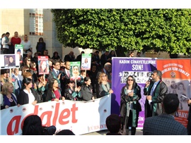 AVUKATLAR ADALET NÖBETİNİ BU KEZ ‘KADINA ŞİDDETE DUR’ DEMEK İÇİN TUTTU
