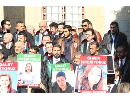 AVUKATLAR ADALET NÖBETİNİ BU KEZ ‘KADINA ŞİDDETE DUR’ DEMEK İÇİN TUTTU