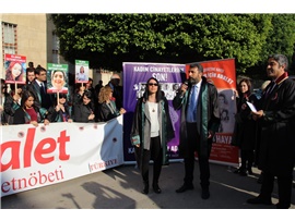 AVUKATLAR ADALET NÖBETİNİ BU KEZ ‘KADINA ŞİDDETE DUR’ DEMEK İÇİN TUTTU