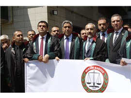 MERSİN BAROSU, TBB VE BARO BAŞKANLARINDAN, HAKLARINDA SORUŞTURMA BAŞLATILAN AVUKATLARA DESTEK
