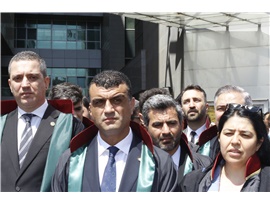MERSİN BAROSU, TBB VE BARO BAŞKANLARINDAN, HAKLARINDA SORUŞTURMA BAŞLATILAN AVUKATLARA DESTEK