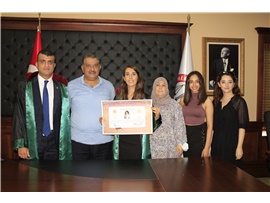 CÜBBE GİYİP AVUKATLIK MESLEĞİNE İLK ADIMI ATTILAR