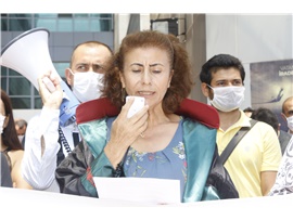 MERSİN BAROSU KADIN HAKLARI MERKEZİMİZ, KADIN CİNAYETLERİNİ PROTESTO ETTİ