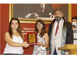 STAJYER AVUKATLARIMIZA TEŞEKKÜR PLAKETİ