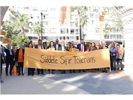 MERSİN BAROSU, ‘KADINA ŞİDDETE SIFIR TOLERANS’ YÜRÜYÜŞÜNE KATILDI