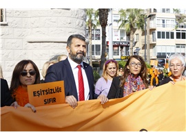 MERSİN BAROSU, ‘KADINA ŞİDDETE SIFIR TOLERANS’ YÜRÜYÜŞÜNE KATILDI