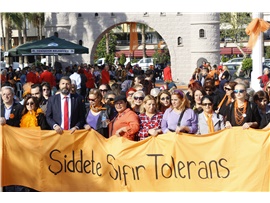 MERSİN BAROSU, ‘KADINA ŞİDDETE SIFIR TOLERANS’ YÜRÜYÜŞÜNE KATILDI