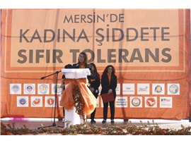 MERSİN BAROSU, ‘KADINA ŞİDDETE SIFIR TOLERANS’ YÜRÜYÜŞÜNE KATILDI