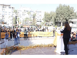 MERSİN BAROSU, ‘KADINA ŞİDDETE SIFIR TOLERANS’ YÜRÜYÜŞÜNE KATILDI