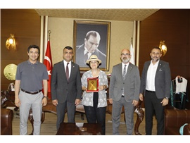 AV. SEVGİ YANPAR’A MESLEKTE 25. YIL PLAKETİ