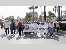 MERSİN BAROSU 1 MAYIS EMEK VE DAYANIŞMA BAYRAMI'NI KUTLADI
