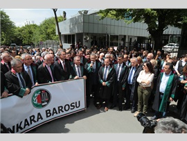 ANKARA BAROSU BAŞKANI AV. HAKAN CANDURAN’A YAPILAN SALDIRI PROTESTO EDİLDİ