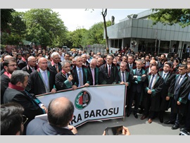 ANKARA BAROSU BAŞKANI AV. HAKAN CANDURAN’A YAPILAN SALDIRI PROTESTO EDİLDİ