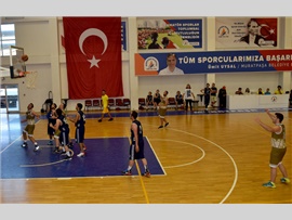 MERSİN BAROSU ERKEK BASKETBOL TAKIMI İLK MAÇTA GALİBİYET SEVİNCİ YAŞADI