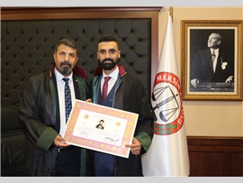 STAJINI TAMAMLAYAN 28 AVUKAT CÜBBE GİYİP RUHSAT ALDI