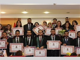 STAJINI TAMAMLAYAN 28 AVUKAT CÜBBE GİYİP RUHSAT ALDI