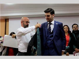 STAJINI TAMAMLAYAN 28 AVUKAT CÜBBE GİYİP RUHSAT ALDI