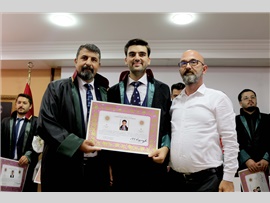 STAJINI TAMAMLAYAN 28 AVUKAT CÜBBE GİYİP RUHSAT ALDI