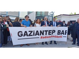 BARO BAŞKANLARIMIZ HUKUKSUZ YARGILAMALAR İÇİN ADALET NÖBETİ TUTTU
