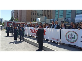 BARO BAŞKANLARIMIZ HUKUKSUZ YARGILAMALAR İÇİN ADALET NÖBETİ TUTTU