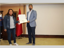 BİLİRKİŞİLİK EĞİTİMLERİNİ TAMAMLAYAN KATILIMCILAR SERTİFİKALARINI ALDI
