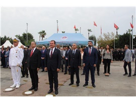 CUMHURİYET BAYRAMI NEDENİYLE ATATÜRK ANITINA ÇELENK SUNULDU